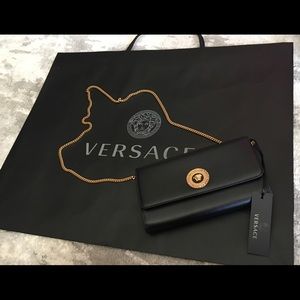 VERSACE BLACK LEATHER MEDUSA SHOULDER CHAIN BAG